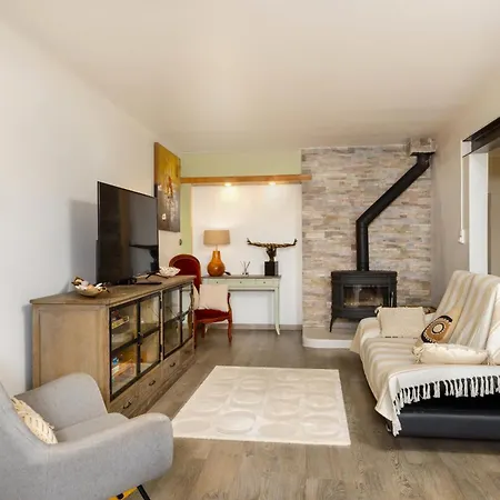 Holiday home Maison Spacieuse & Calme A 9 Min De La Cite