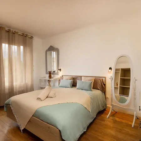Holiday home Maison Spacieuse & Calme A 9 Min De La Cite