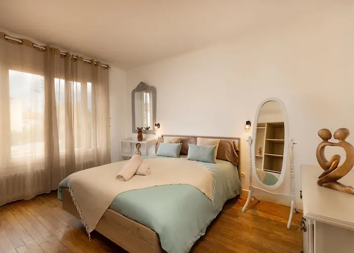 Feriehus Maison Spacieuse & Calme A 9 Min De La Cite